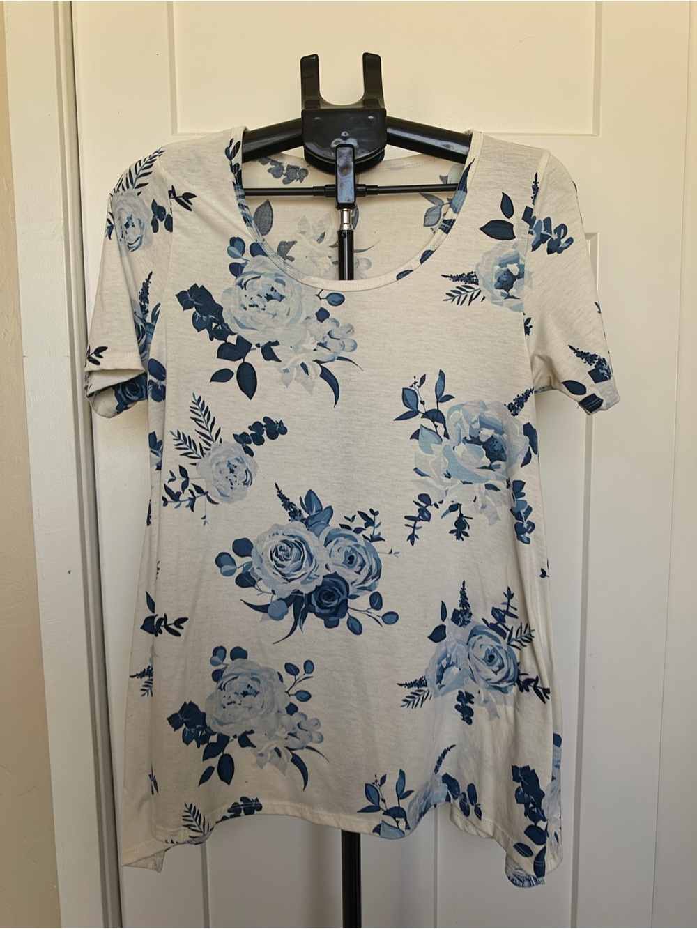 LuLaRoe Floral Scoop Neck Tunic in Blue and White